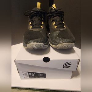 Mens Curry HOVR splash size 11.5